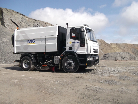 M6 truck-mounted sweeper.